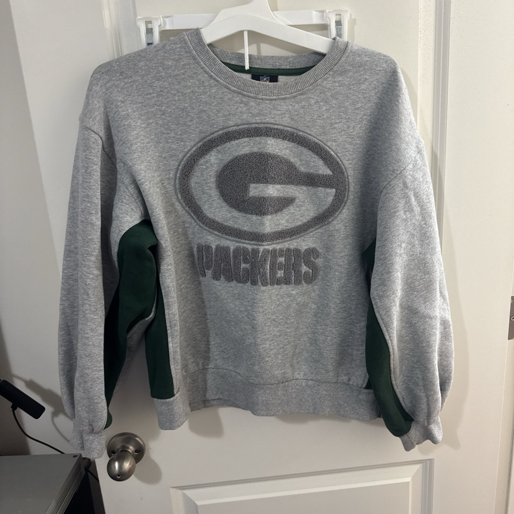 NFL Gray and Green Crew Neck Sweater